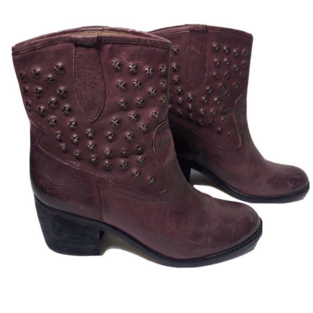 Donald J. Pliner Baila studded leather boots. Size 8.